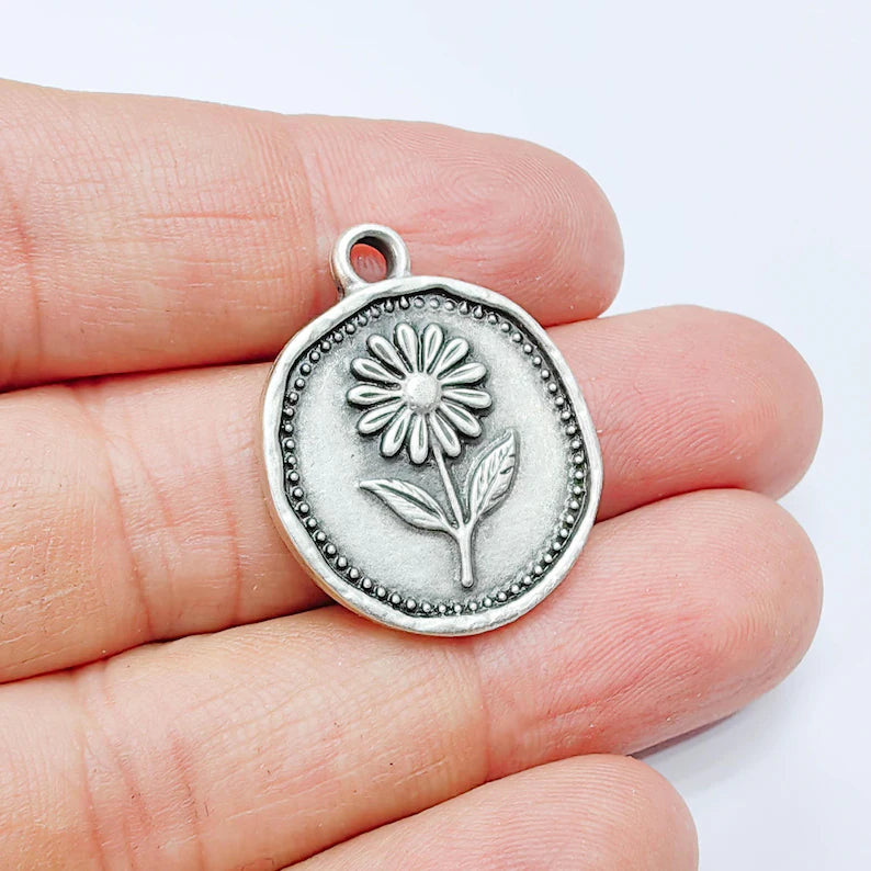 Daisy Flower Charm Pendant, Botanical Floral Design, Antique Silver Plated, Round Shape, 28x24mm, G37761