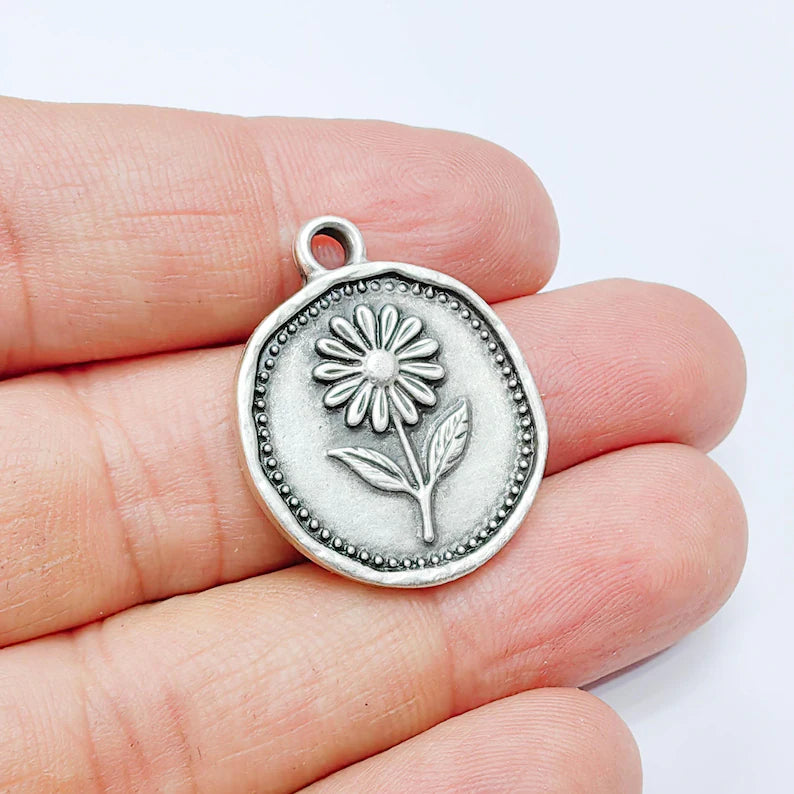 Daisy Flower Charm Pendant, Botanical Floral Design, Antique Silver Plated, Round Shape, 28x24mm, G37761