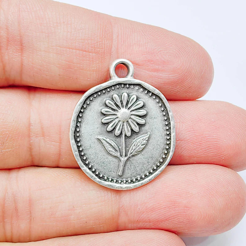 Daisy Flower Charm Pendant, Botanical Floral Design, Antique Silver Plated, Round Shape, 28x24mm, G37761
