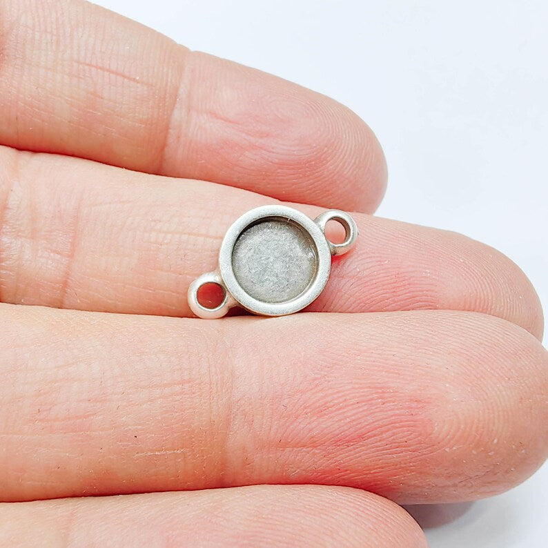 2 Round Bezel Connector Pendant, Minimal Cabochon Frame, Antique Silver Plated, 8mm, G37765