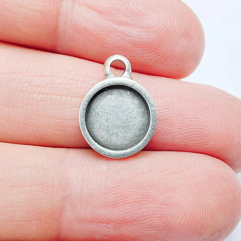 2 Round Bezel Pendant, 10mm Inner Size, Antique Silver Plated, Zamac Jewelry Finding, 16x12mm, G37773