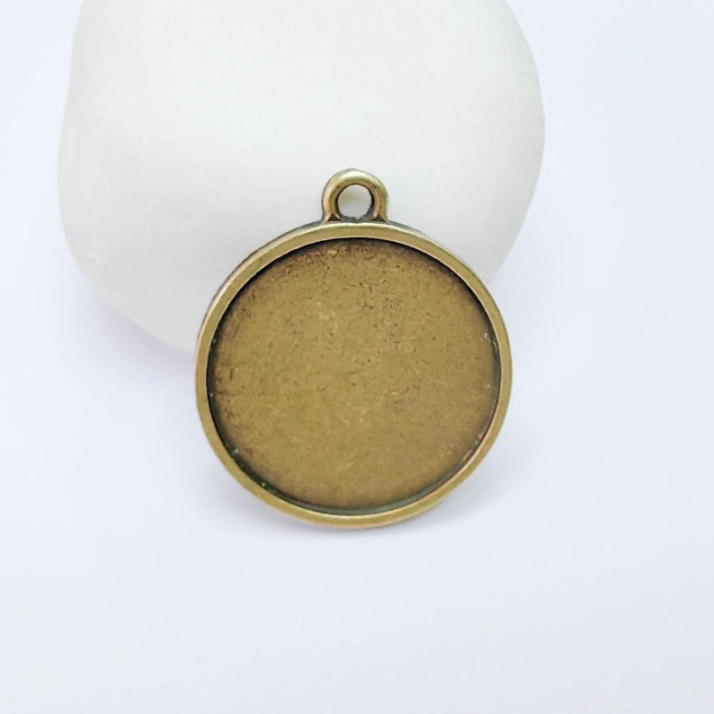 Round Bezel Pendant, 25mm Inner Size, Antique Bronze Plated, Zamac Jewelry Finding, 31x26mm, G37780