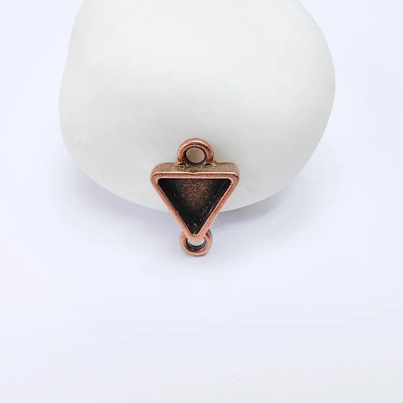 4 Triangle Bezel Connector Pendant, Geometric Open Back Design, Antique Copper Plated, 10mm, G37784