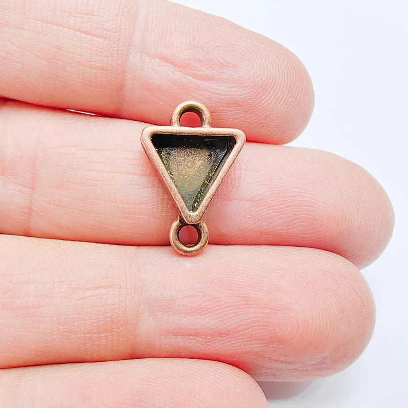 4 Triangle Bezel Connector Pendant, Geometric Open Back Design, Antique Copper Plated, 10mm, G37784