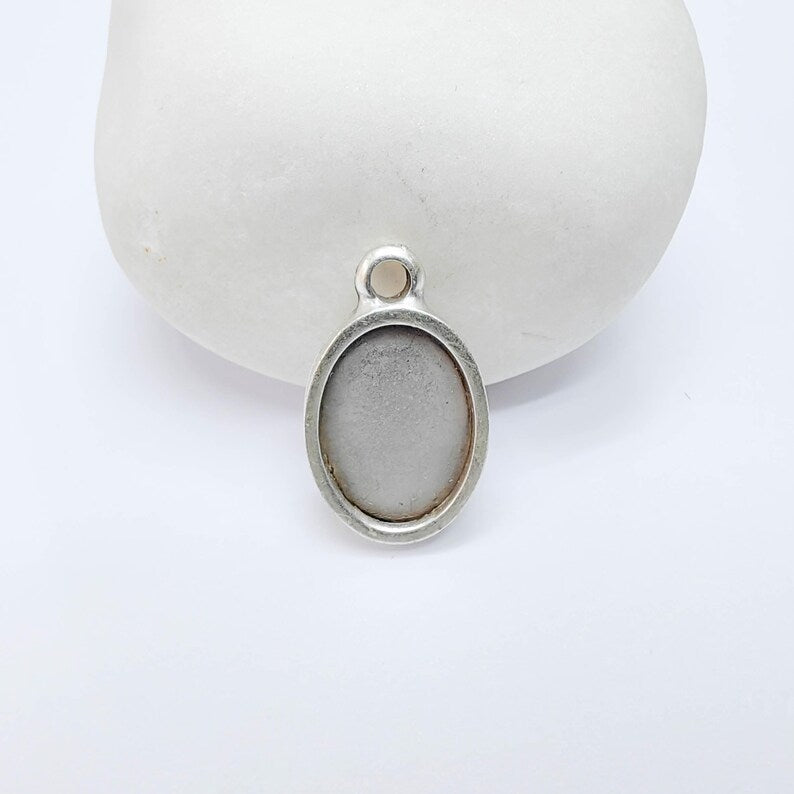 2 Oval Pendant Blanks, Resin Bezel Bases, Polymer Clay base, Antique Silver Plated (14x10mm) G37751