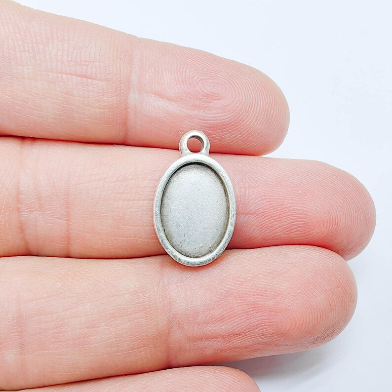 2 Oval Pendant Blanks, Resin Bezel Bases, Polymer Clay base, Antique Silver Plated (14x10mm) G37751