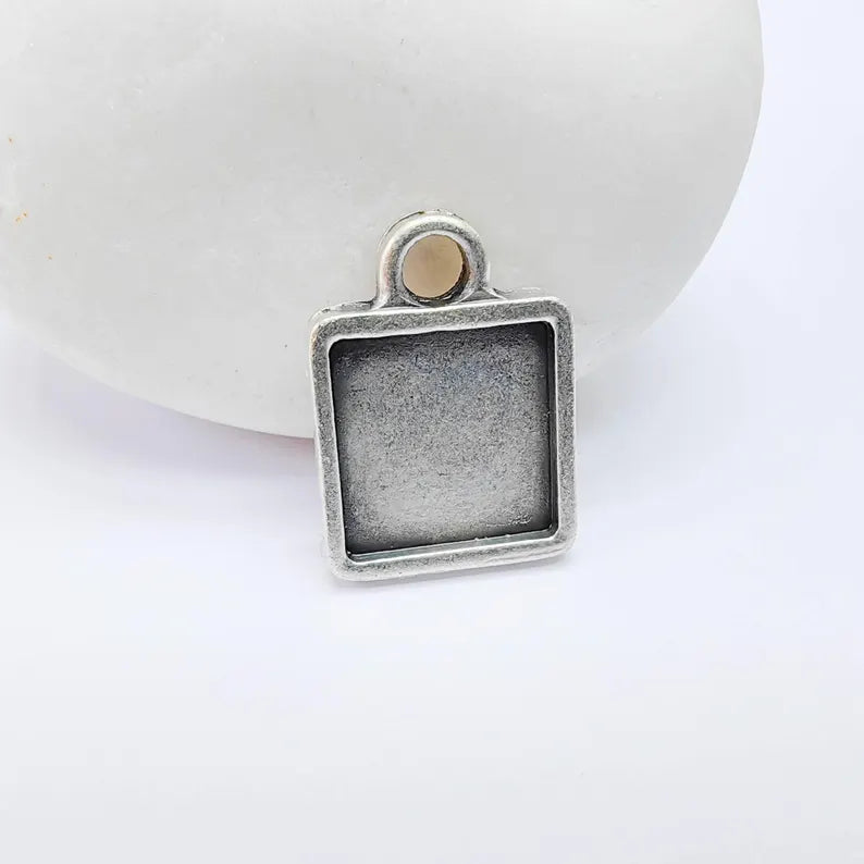 4 Square Bezel Pendant, 10x10mm Inner Size, Antique Silver Plated, Zamac Jewelry Finding, 16x12mm, G37791