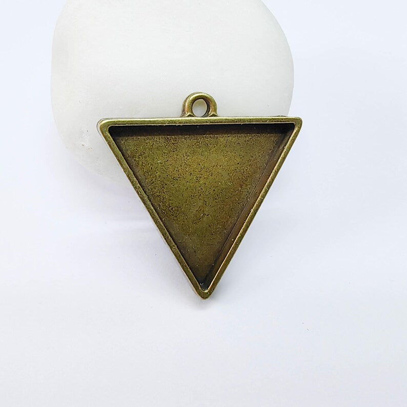 Triangle Bezel Charm Pendant, 25x25mm Bezel Setting, Geometric Frame G37756