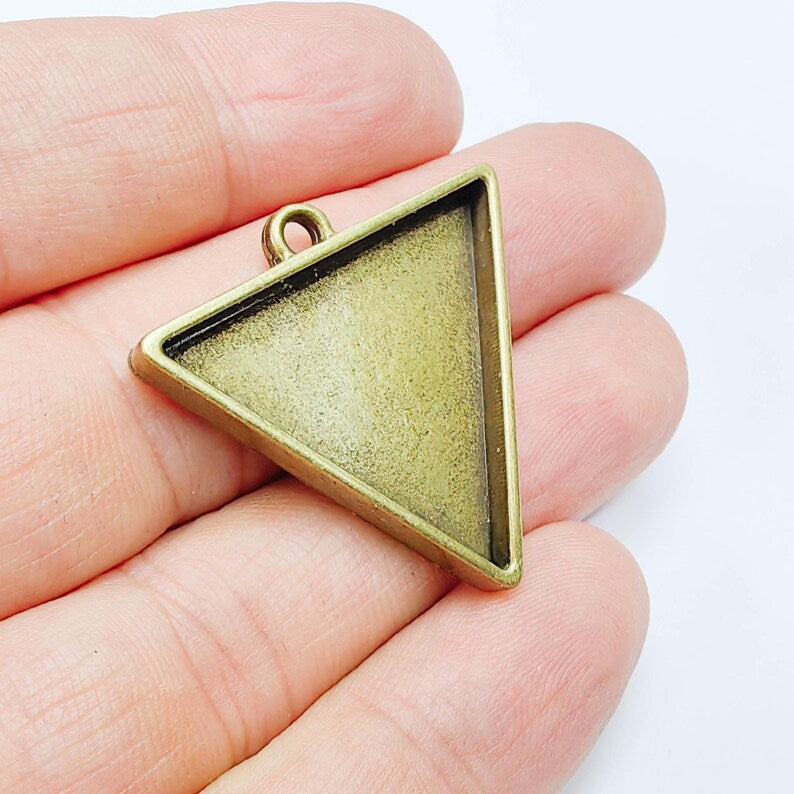 Triangle Bezel Charm Pendant, 25x25mm Bezel Setting, Geometric Frame G37756