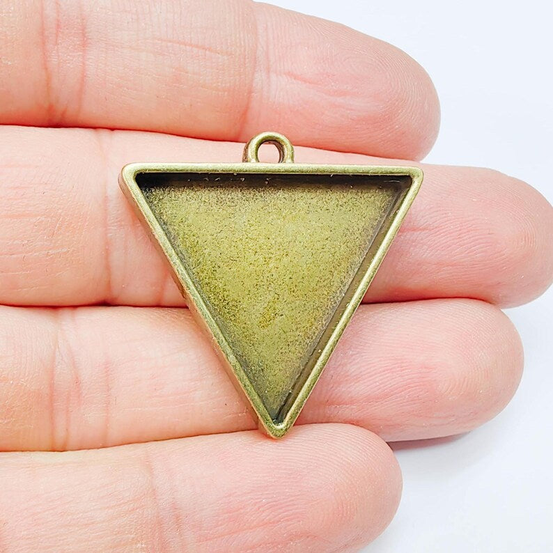 Triangle Bezel Charm Pendant, 25x25mm Bezel Setting, Geometric Frame G37756