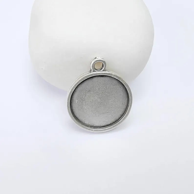 Round Bezel Pendant, 20mm Inner Size, Antique Silver Plated, Zamac Jewelry Finding, 26x21mm, G37760