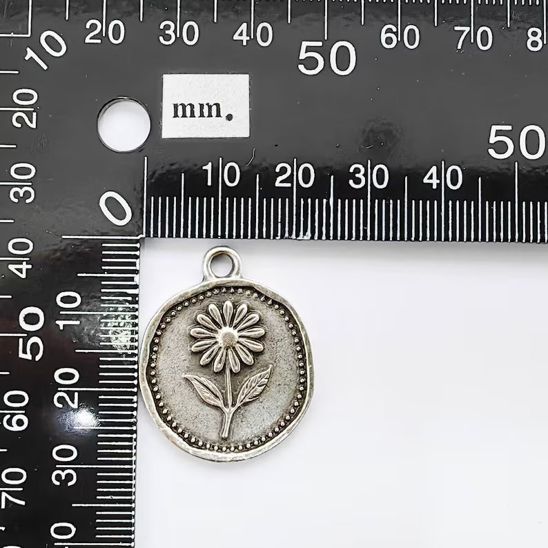 Daisy Flower Charm Pendant, Botanical Floral Design, Antique Silver Plated, Round Shape, 28x24mm, G37761