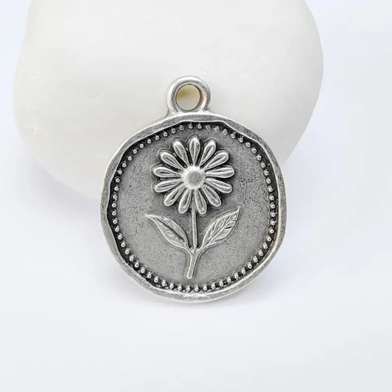 Daisy Flower Charm Pendant, Botanical Floral Design, Antique Silver Plated, Round Shape, 28x24mm, G37761
