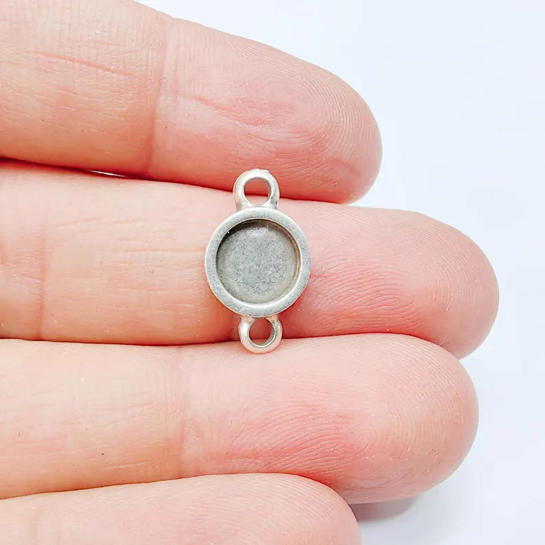 2 Round Bezel Connector Pendant, Minimal Cabochon Frame, Antique Silver Plated, 8mm, G37765