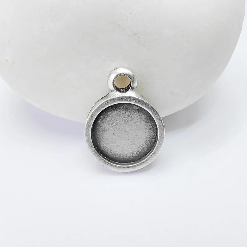 2 Round Bezel Pendant, 10mm Inner Size, Antique Silver Plated, Zamac Jewelry Finding, 16x12mm, G37773