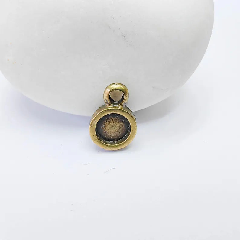 4 Round Bezel Pendant Blank, Circular Design, Antique Bronze Plated, 10mm Bezel, G37789