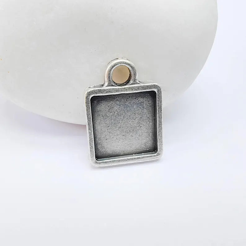 4 Square Bezel Pendant, 10x10mm Inner Size, Antique Silver Plated, Zamac Jewelry Finding, 16x12mm, G37791
