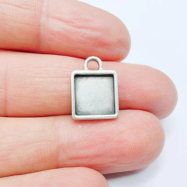 4 Square Bezel Pendant, 10x10mm Inner Size, Antique Silver Plated, Zamac Jewelry Finding, 16x12mm, G37791