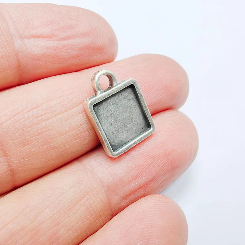 4 Square Bezel Pendant, 10x10mm Inner Size, Antique Silver Plated, Zamac Jewelry Finding, 16x12mm, G37791