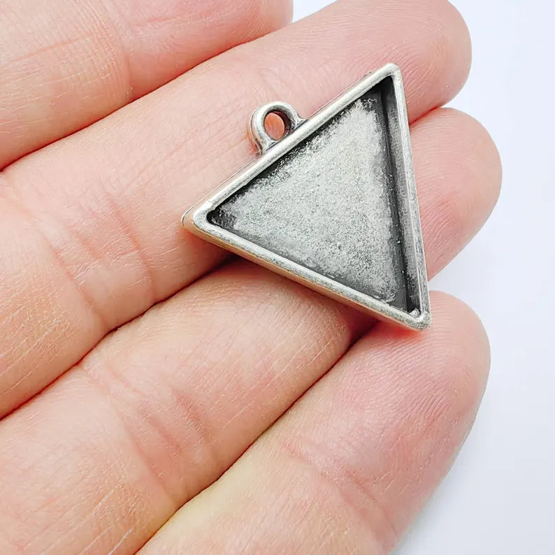 Triangle Bezel Pendant, 24x24x24mm Inner Size, Antique Silver Plated, Zamac Jewelry Finding, 28x27mm, G37809