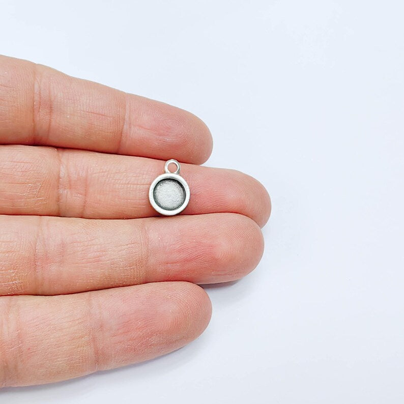 4 Round Bezel Pendant, 6mm Inner Size, Antique Silver Plated, Zamac Jewelry Finding, G37819