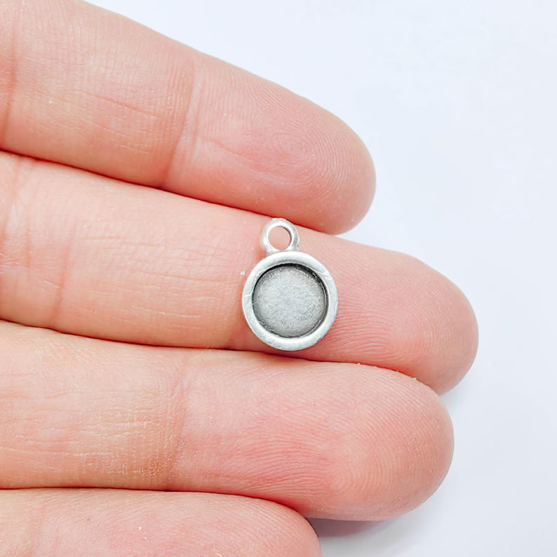 4 Round Bezel Pendant, 6mm Inner Size, Antique Silver Plated, Zamac Jewelry Finding, G37819