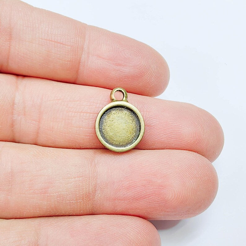 4 Round Bezel Pendant Blank, Circular Design, Antique Bronze Plated, 10mm Bezel, G37821