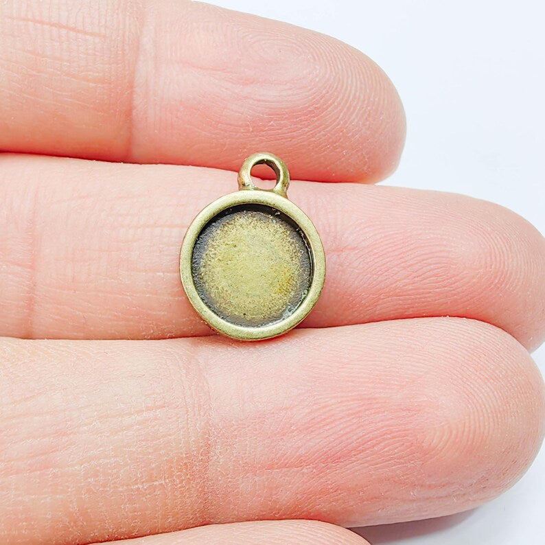 4 Round Bezel Pendant Blank, Circular Design, Antique Bronze Plated, 10mm Bezel, G37821