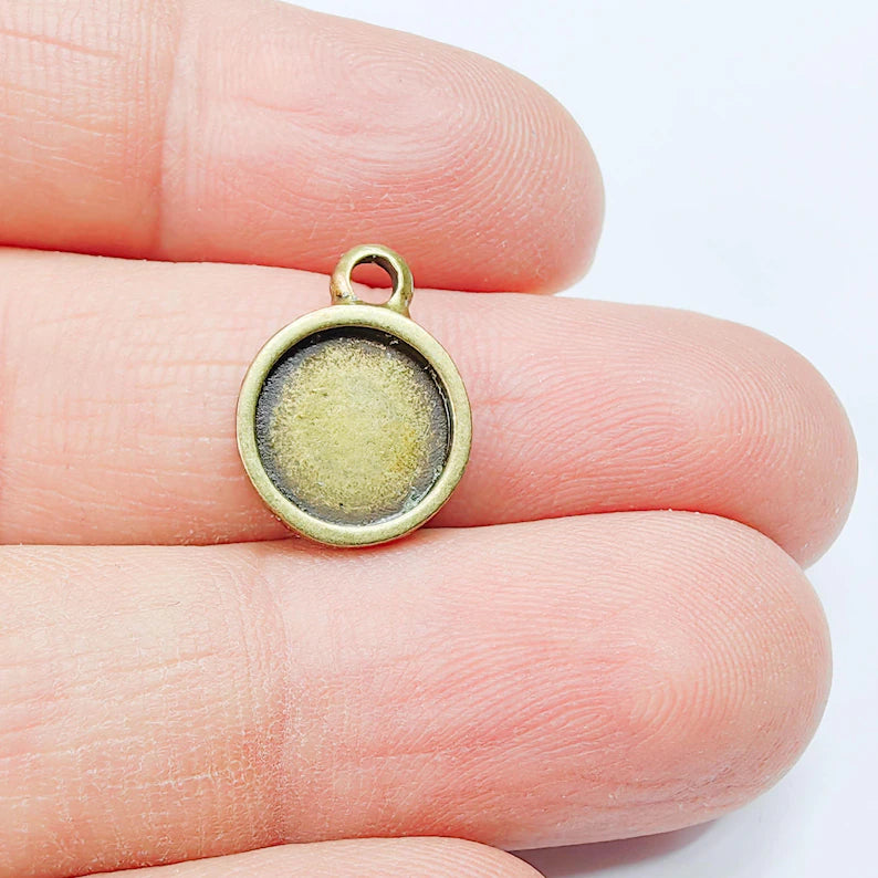 4 Round Bezel Pendant Blank, Circular Design, Antique Bronze Plated, 10mm Bezel, G37821