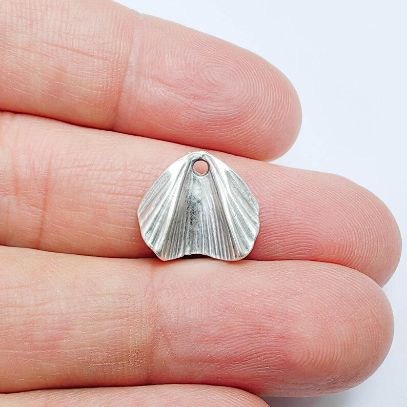 4 Fan, Scallop Shell Charm Pendant, Textured Sea Shell Design, Antique Silver Plated, 15x14mm, G37798