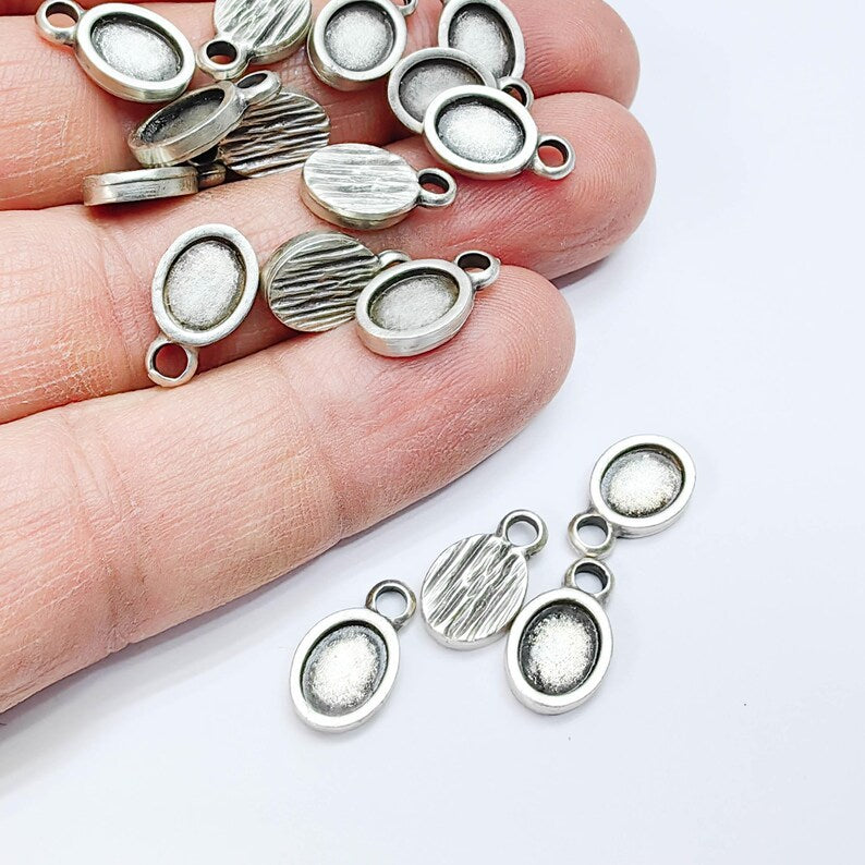 4 Oval Bezel Pendant, 8x6mm Inner Size, Antique Silver Plated, Zamac Jewelry Finding, 16x8mm, G37801