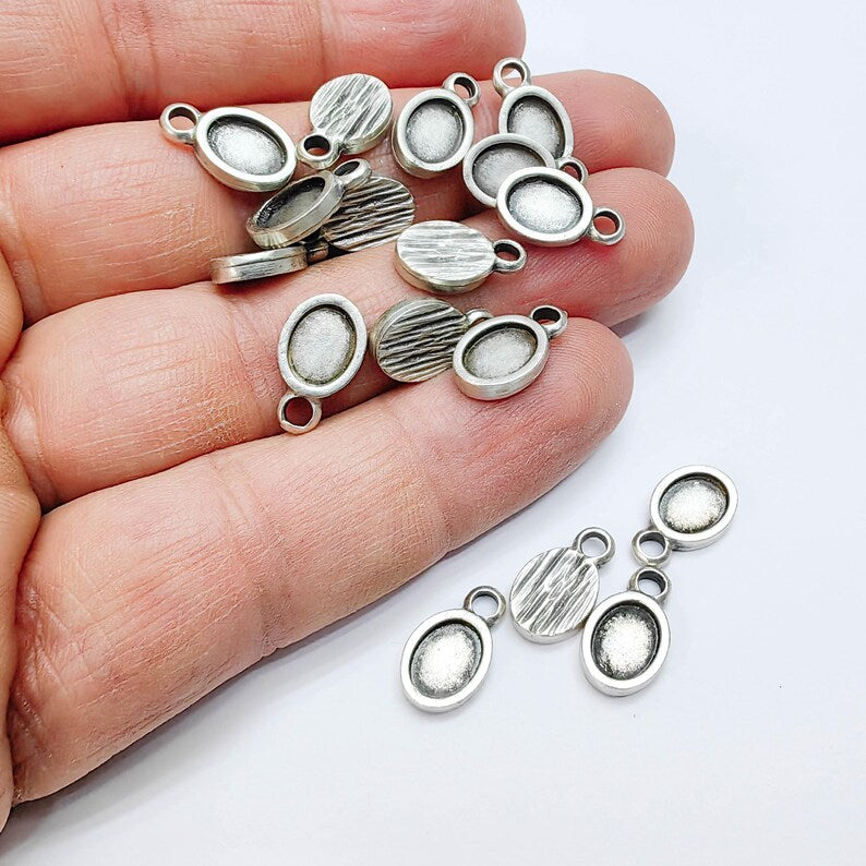 4 Oval Bezel Pendant, 8x6mm Inner Size, Antique Silver Plated, Zamac Jewelry Finding, 16x8mm, G37801
