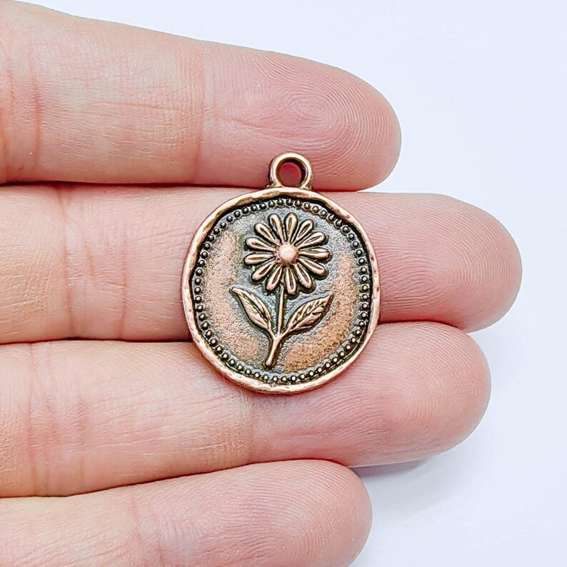 Daisy Flower Charm Pendant, Botanical Floral Design, Antique Copper Plated, Round Shape, 28x24mm, G37800