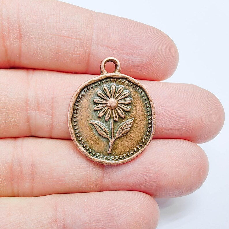Daisy Flower Charm Pendant, Botanical Floral Design, Antique Copper Plated, Round Shape, 28x24mm, G37800