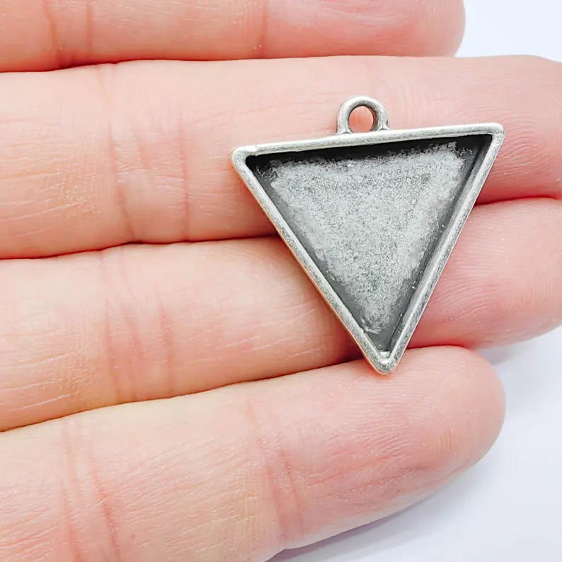 Triangle Bezel Pendant, 24x24x24mm Inner Size, Antique Silver Plated, Zamac Jewelry Finding, 28x27mm, G37809