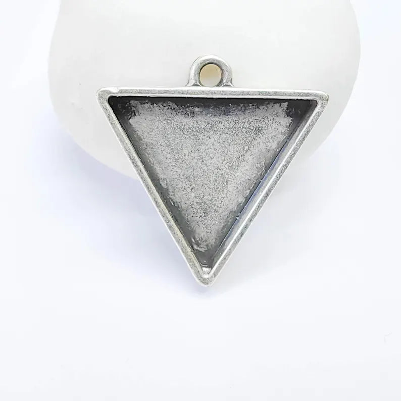Triangle Bezel Pendant, 24x24x24mm Inner Size, Antique Silver Plated, Zamac Jewelry Finding, 28x27mm, G37809