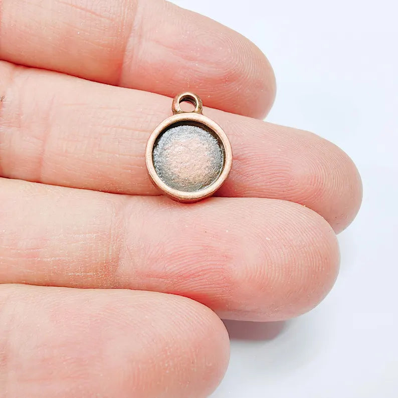 4 Round Bezel Pendant Blank, Circular Design, Antique Copper Plated, 10mm Bezel, G37810