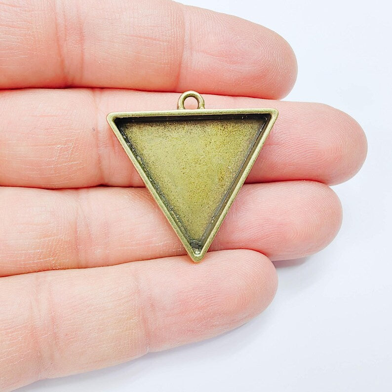 Triangle Bezel Charm Pendant, 29x29x29mm Bezel Setting, Geometric Frame, Antique Bronze Plated G37815