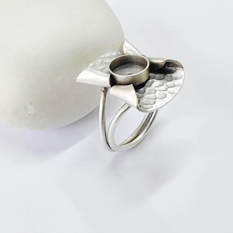 Ring Base, Sculptural Wrap, 8mm Round Bezel Setting, Antique Silver Plated Brass, Adjustable G37844