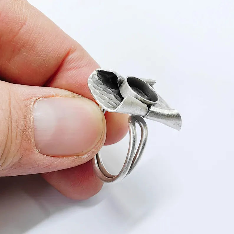 Ring Base, Sculptural Wrap, 8mm Round Bezel Setting, Antique Silver Plated Brass, Adjustable G37844