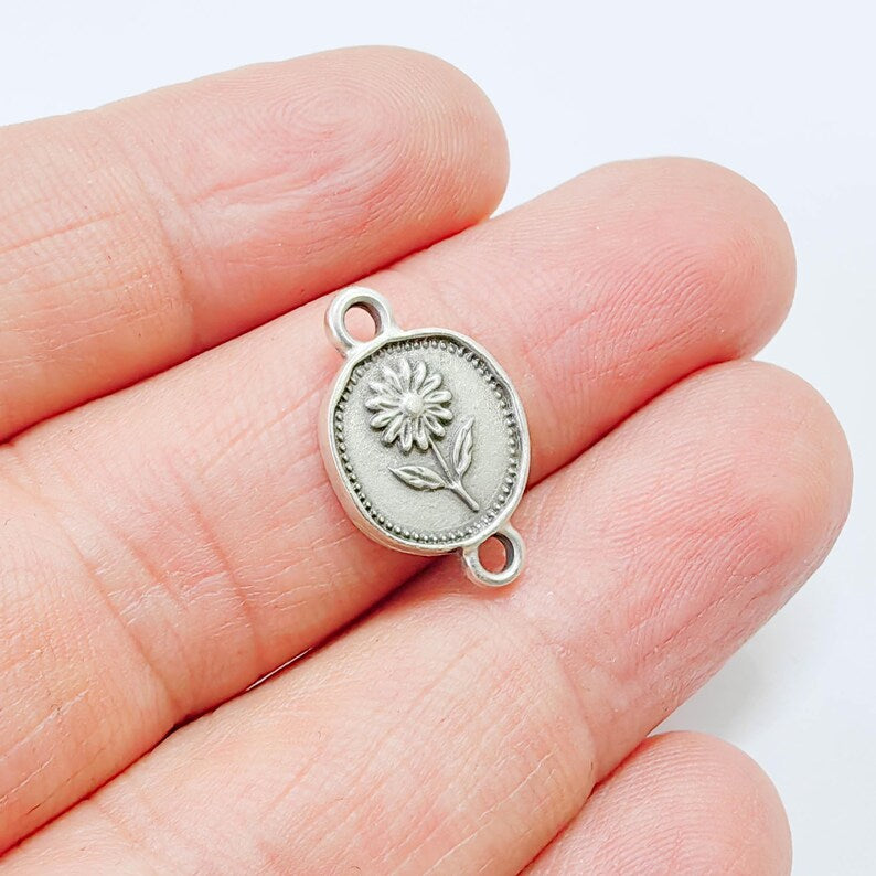 4 Daisy Flower Connector Charm, Botanical Nature Design, Oval Shape, Double Sided, 20x13mm, G37837