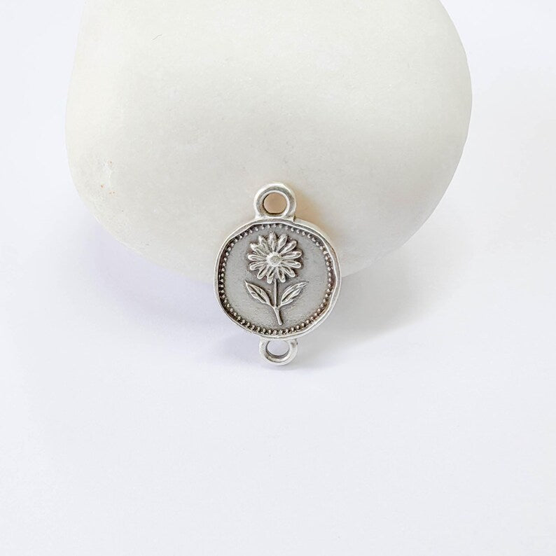 4 Daisy Flower Connector Charm, Botanical Nature Design, Oval Shape, Double Sided, 20x13mm, G37837