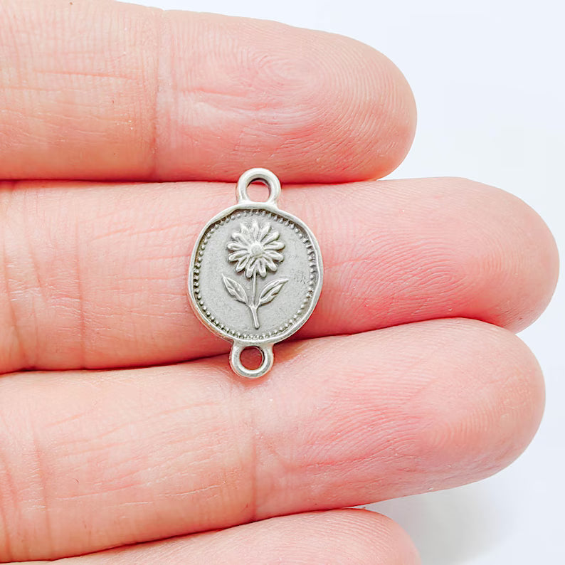 4 Daisy Flower Connector Charm, Botanical Nature Design, Oval Shape, Double Sided, 20x13mm, G37837