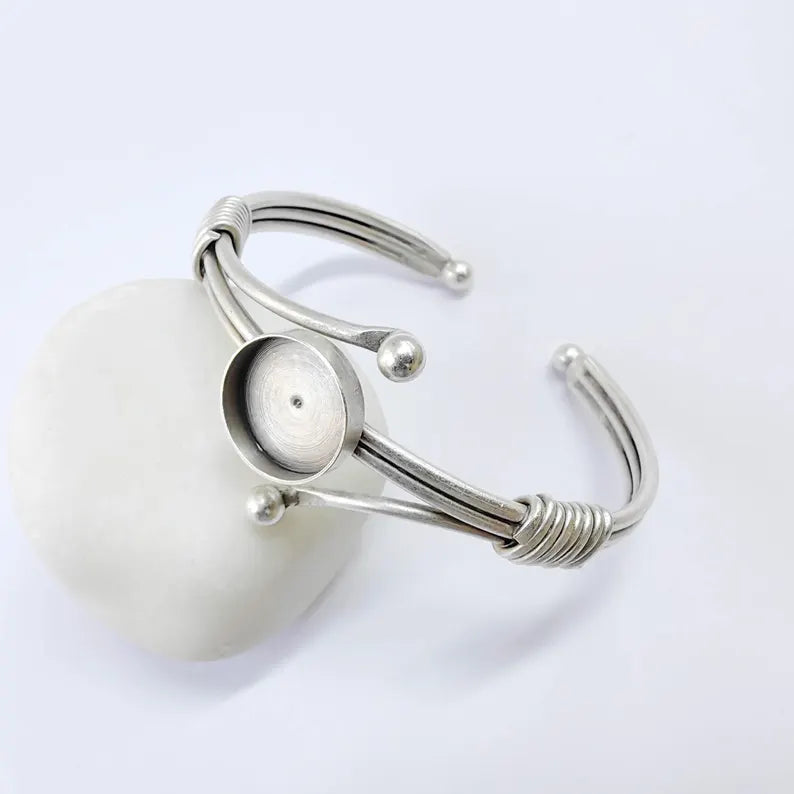 Adjustable Bezel Bracelet Base, 14mm Round Setting, Cuff Style Bracelet Blank, G37838