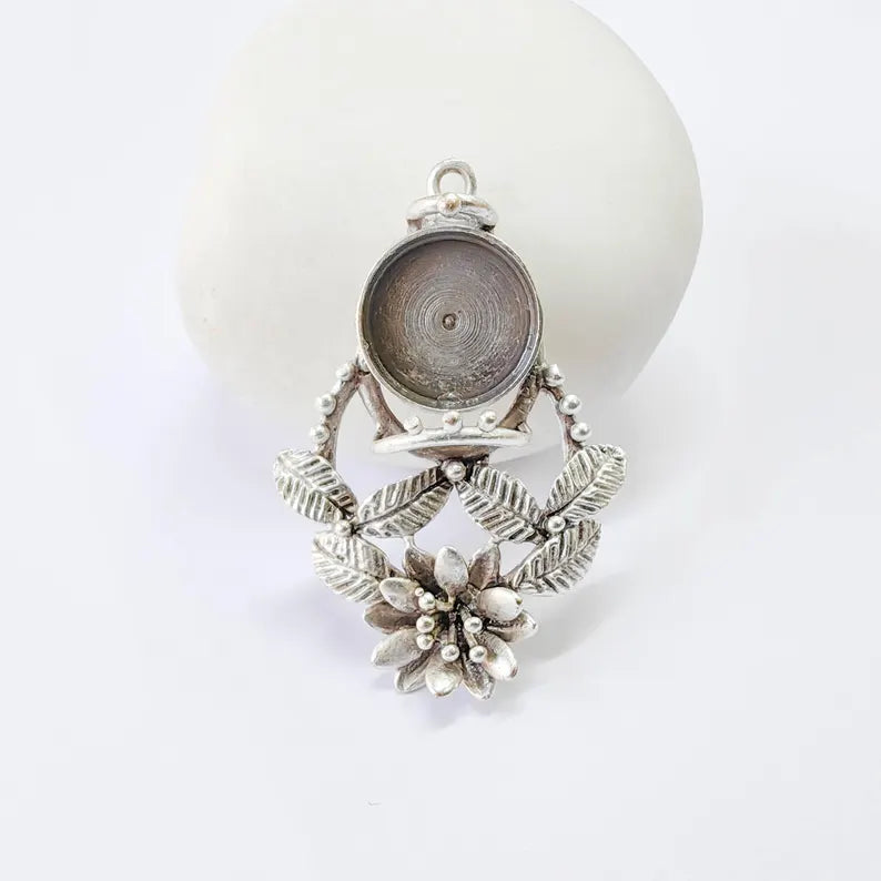 Floral Bezel Pendant, 12mm Inner Size, Antique Silver Plated, Zamac Jewelry Finding, 38x26mm, G37839
