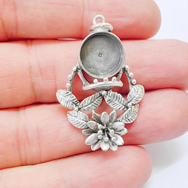 Floral Bezel Pendant, 12mm Inner Size, Antique Silver Plated, Zamac Jewelry Finding, 38x26mm, G37839