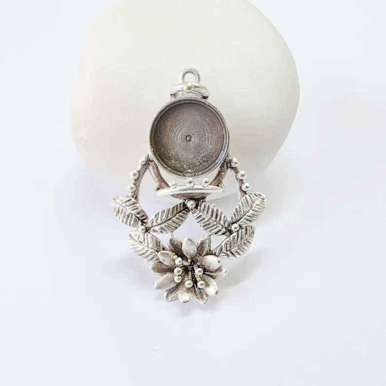 Floral Bezel Pendant, 12mm Inner Size, Antique Silver Plated, Zamac Jewelry Finding, 38x26mm, G37839