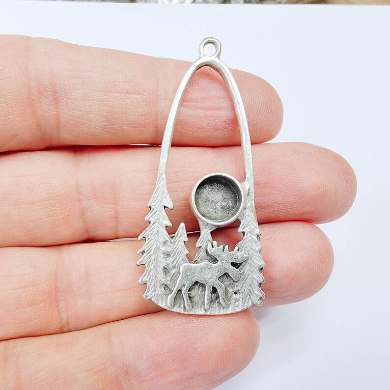 Deer Forest Bezel Pendant, 8mm Round Setting, Antique Silver Zamac, 52x23mm, G37865