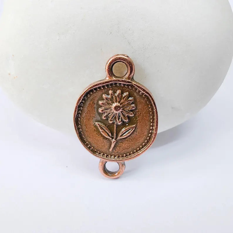 4 Daisy Flower Connector Charm, Botanical Nature Design, Oval Shape, Copper Plated 20x13mm, G37877