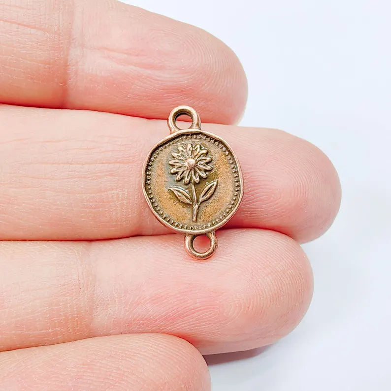 4 Daisy Flower Connector Charm, Botanical Nature Design, Oval Shape, Copper Plated 20x13mm, G37877